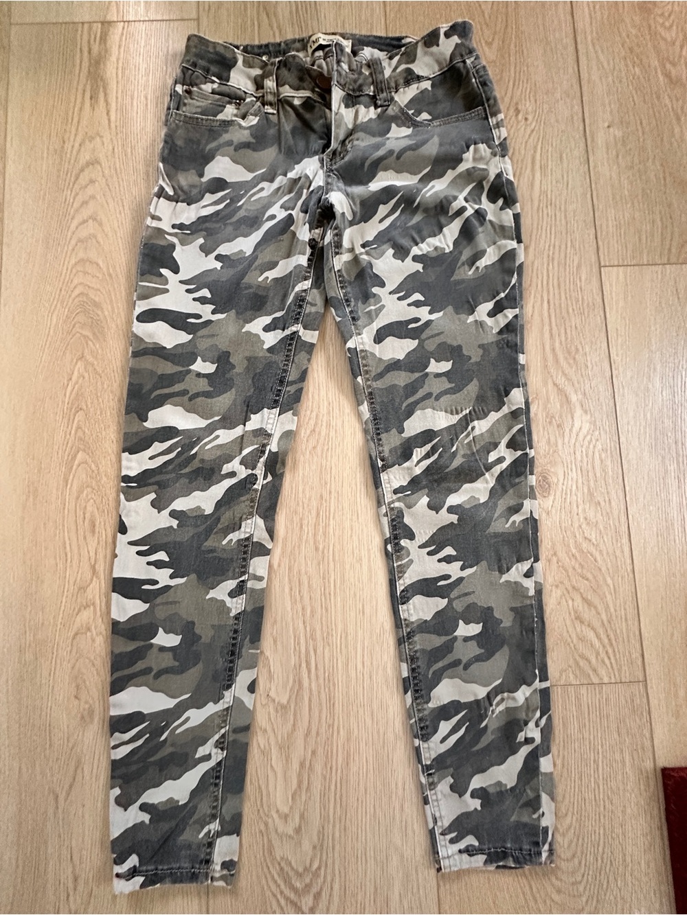 YMI Y2K Petite Size 7 Soft Stretchy Women's Skinny Jeans in Gray & Olive Camo